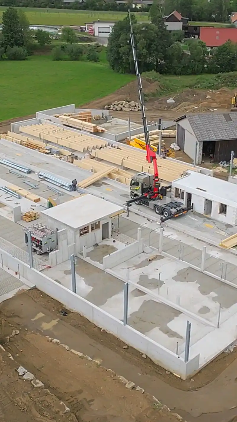 Startschuss für den Hallenbau